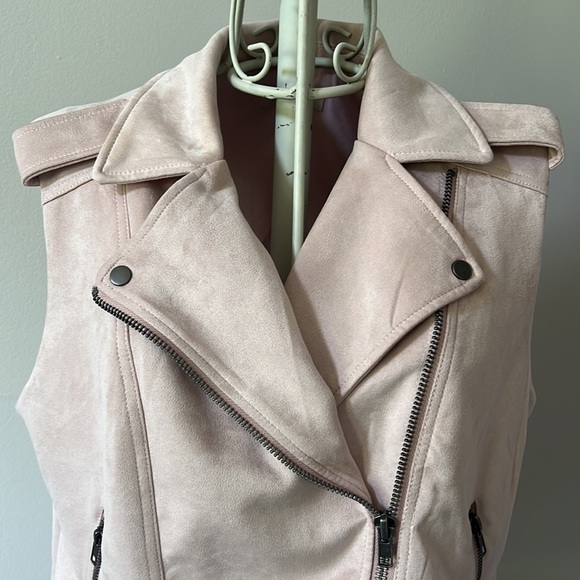 Philosophy Faux Suede Zip Sleeveless Vest in Pastel Pink - Picture 2 of 7